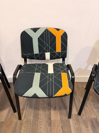Set di 3 sedie con design minimalista
