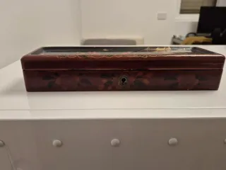 Portagioie in legno decorato