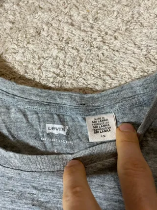 Camiseta Levi's Gris Logo Rojo Talla L