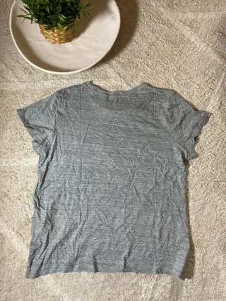 Camiseta Levi's Gris Logo Rojo Talla L