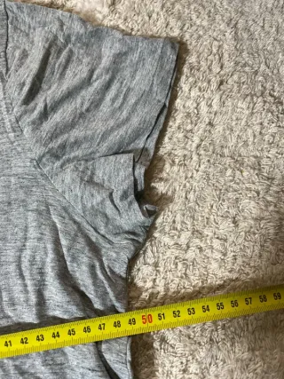 Camiseta Levi's Gris Logo Rojo Talla L