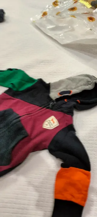 Felpa neonato multicolore con cappuccio