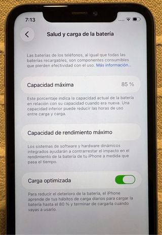 iPhone 11 64GB Malva con fundas - 85% Batería