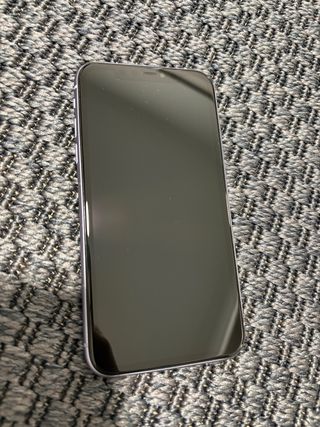 iPhone 11 64GB Malva con fundas - 85% Batería