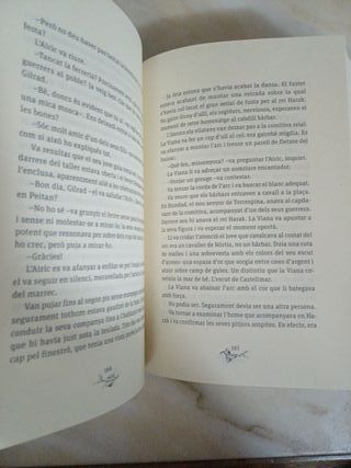 LAURA GALLEGO - ALLA ON ELS ARBRES CANTEN