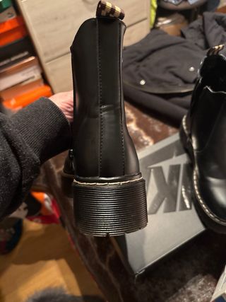 Botas negras con plataforma puesta en dos ocasione