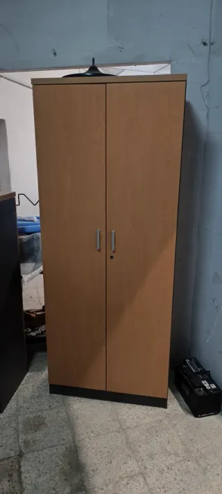 Armario de oficina madera y metal De muy buena cal