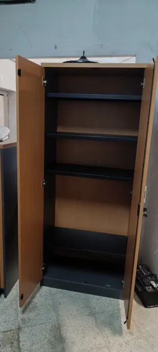 Armario de oficina madera y metal De muy buena cal
