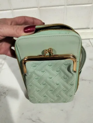 Borsello donna verde con dettagli oro