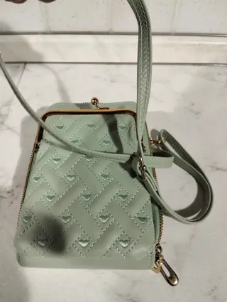 Borsello donna verde con dettagli oro