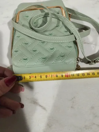 Borsello donna verde con dettagli oro