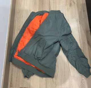 Chaqueta bomber verde militar