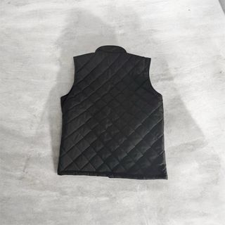 Gilet nero trapuntato smanicato
