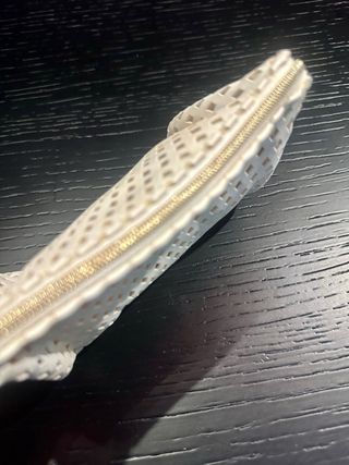 Pochette portaoggetti bianca traforata