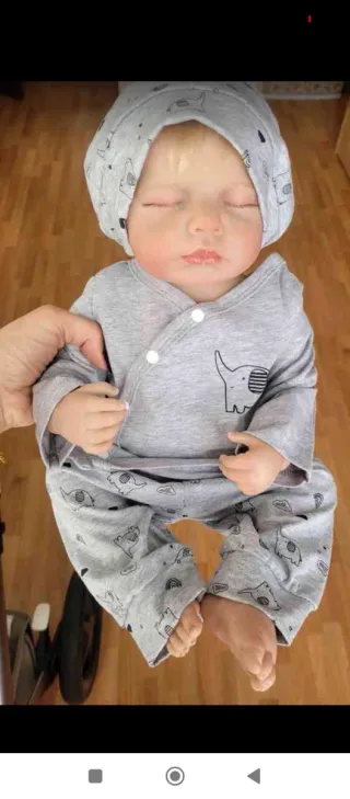 Muñeca de bebé realista