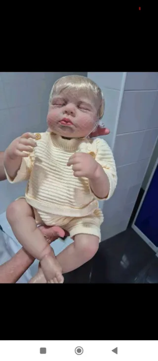 Muñeca de bebé realista