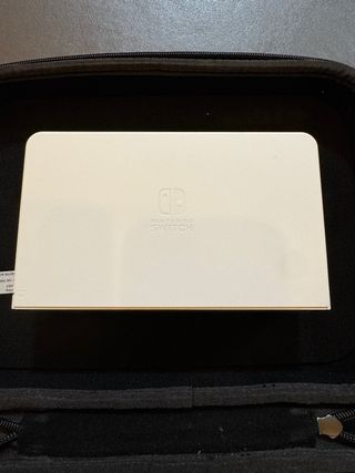 Nintendo Switch OLED + 5 giochi + custodia (come nuova)