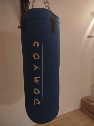 Saco de boxeo y soporte de pared