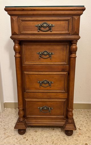 Mesita de noche estilo rondeño