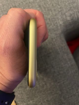 iPhone 11 64GB amarillo