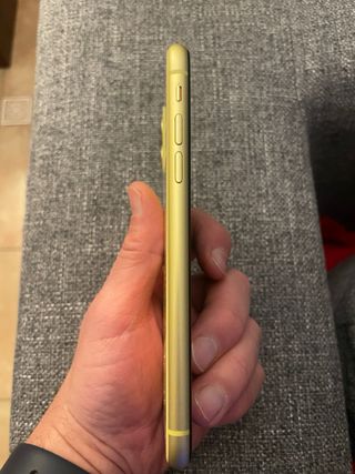 iPhone 11 64GB amarillo