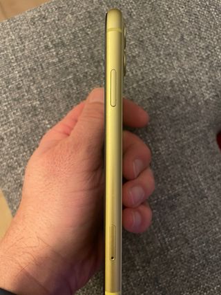 iPhone 11 64GB amarillo