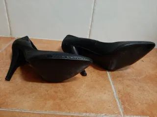 Zapatos de tacón Bershka negros