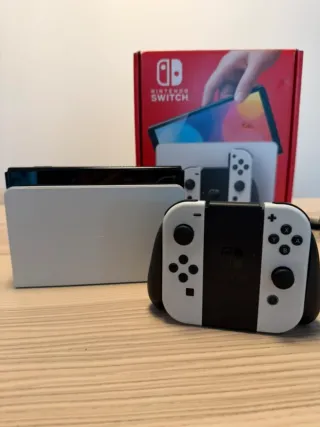 Nintendo Switch OLED Bianca e Nera