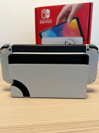 Nintendo Switch OLED Bianca e Nera