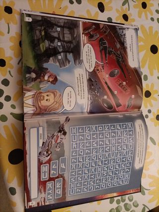 LEGO® Star Wars: El libro oficial: Incluye figu...