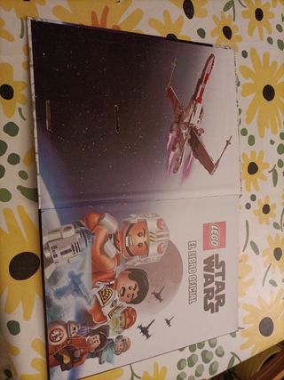 LEGO® Star Wars: El libro oficial: Incluye figu...