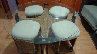 Mesa centro mimbre y hierro con 4 pufs