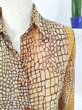 Camisa manga larga estampado animal talla 40