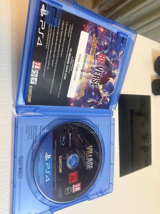 Resident Evil Village PS4. Precio algo negociable.