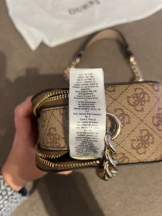 Bolso Guess cadena Marrón y Dorado