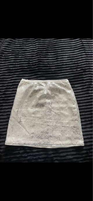 Falda plateada con brillos