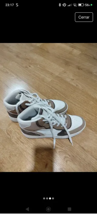 Zapatillas Bershka altas beige y blanco