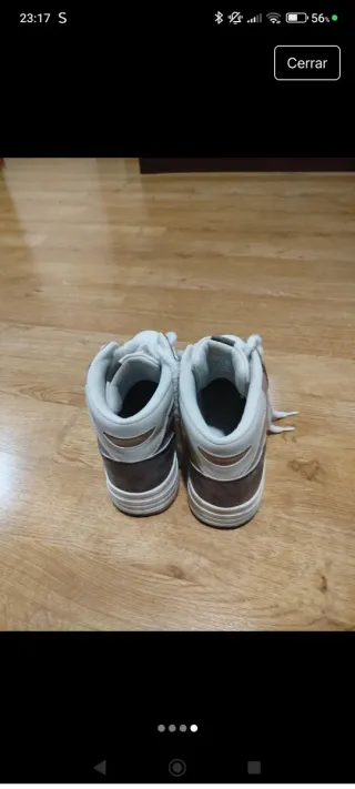 Zapatillas Bershka altas beige y blanco