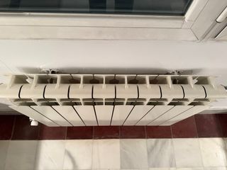 Radiador blanco de metal