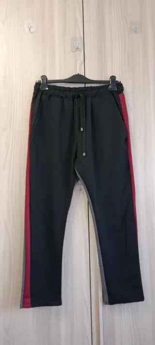 Pantaloni sportivi OVS neri con banda rossa