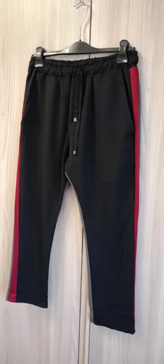 Pantaloni sportivi OVS neri con banda rossa