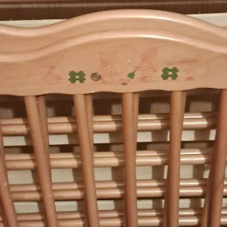 Cuna de bebé de madera