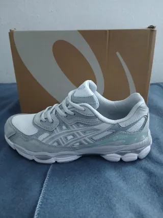 Zapatillas Asics Gris/Blanco Talla 42