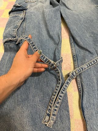 Jeans cargo larghi con tasche e cinture regolabili Zara