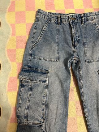 Jeans cargo larghi con tasche e cinture regolabili Zara