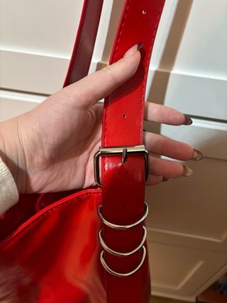 Bolso rojo charol Stradivarius