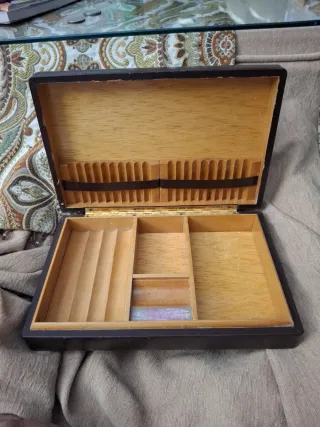 Caja de tabaco antigua de madera