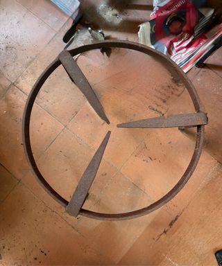 Trébedes (fogoner) antiguos de hierro forjado