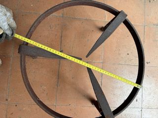 Trébedes (fogoner) antiguos de hierro forjado