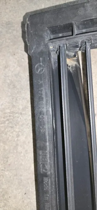 Canalizador rejilla radiador Mercedes Benz